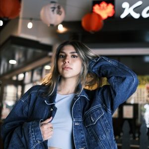 Meet your Posher, Adriana